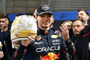Max Verstappen renova contrato com a Red Bull até 2030