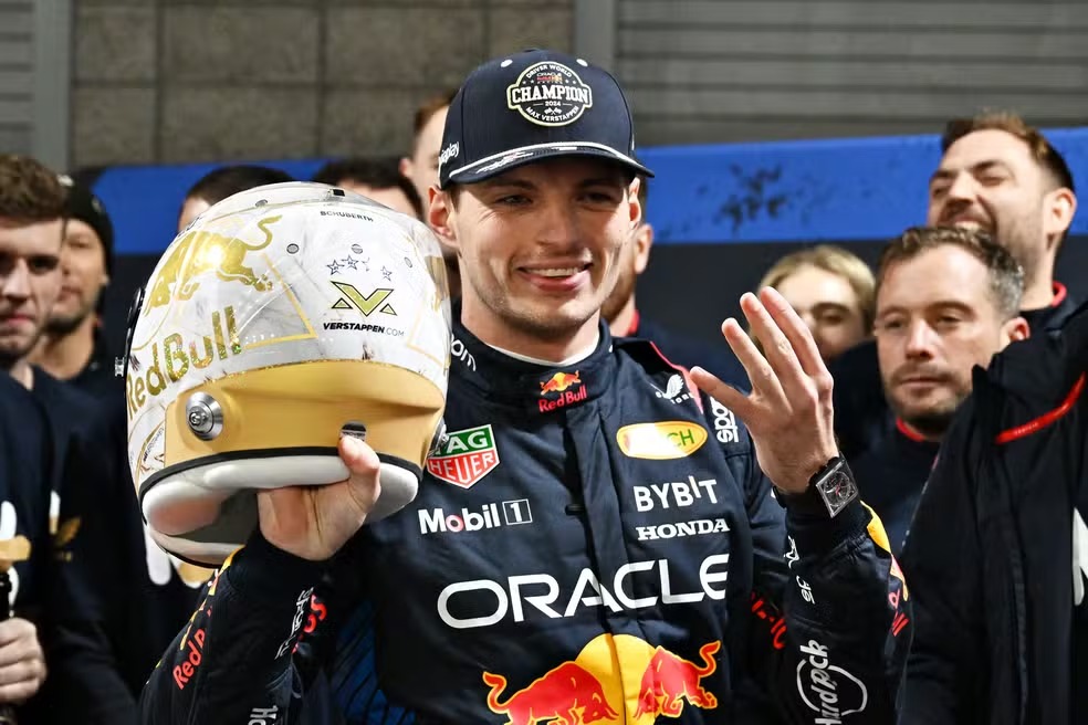 Max Verstappen renova contrato com a Red Bull até 2030