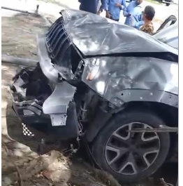 Caminhão avança sinal vermelho e atinge três veículos na Cidade Universitária