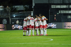 CRB entra em campo contra o Juventude com oito jogadores pendurados